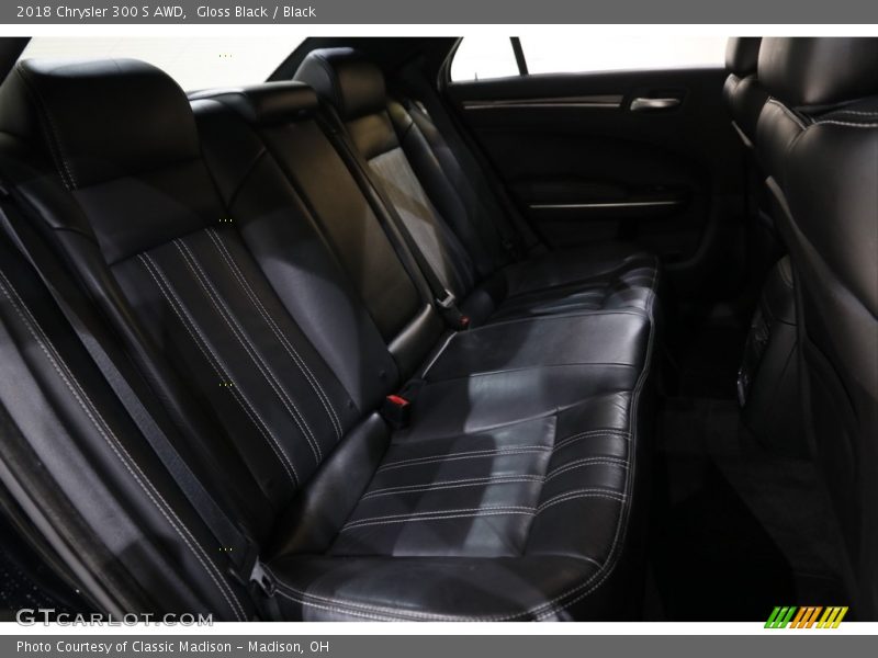 Gloss Black / Black 2018 Chrysler 300 S AWD