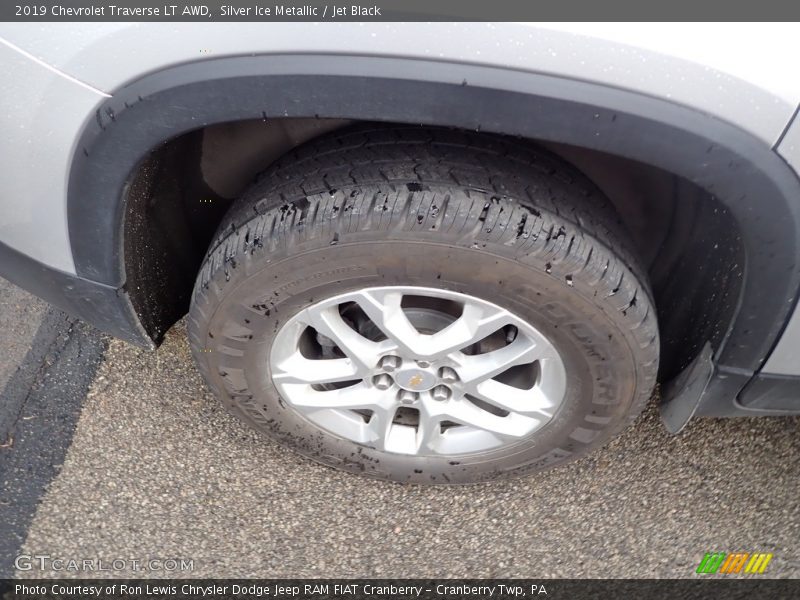 Silver Ice Metallic / Jet Black 2019 Chevrolet Traverse LT AWD