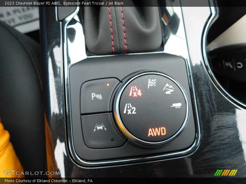 Iridescent Pearl Tricoat / Jet Black 2023 Chevrolet Blazer RS AWD