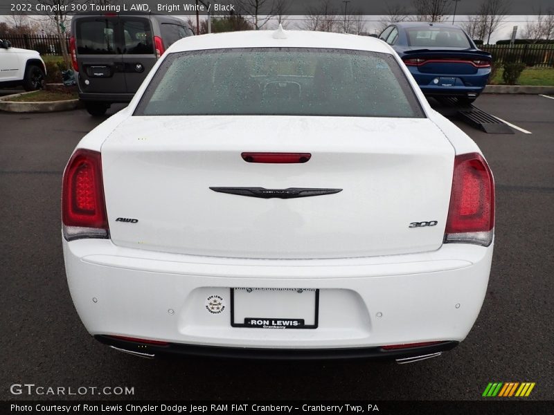 Bright White / Black 2022 Chrysler 300 Touring L AWD