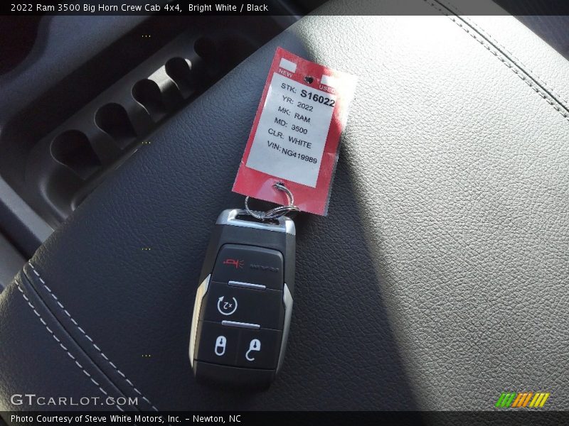 Bright White / Black 2022 Ram 3500 Big Horn Crew Cab 4x4