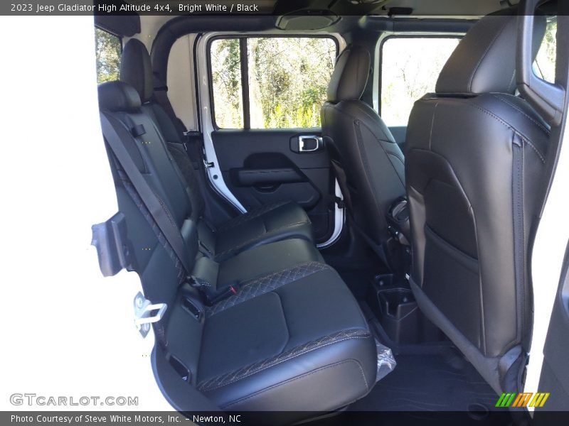 Bright White / Black 2023 Jeep Gladiator High Altitude 4x4