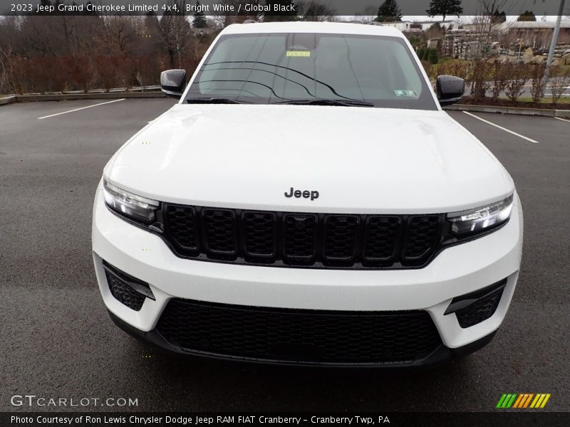 Bright White / Global Black 2023 Jeep Grand Cherokee Limited 4x4