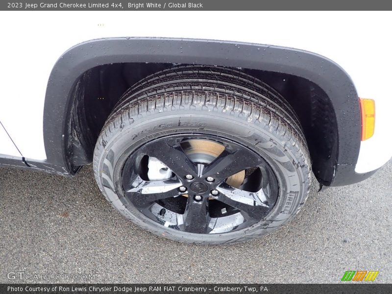 Bright White / Global Black 2023 Jeep Grand Cherokee Limited 4x4