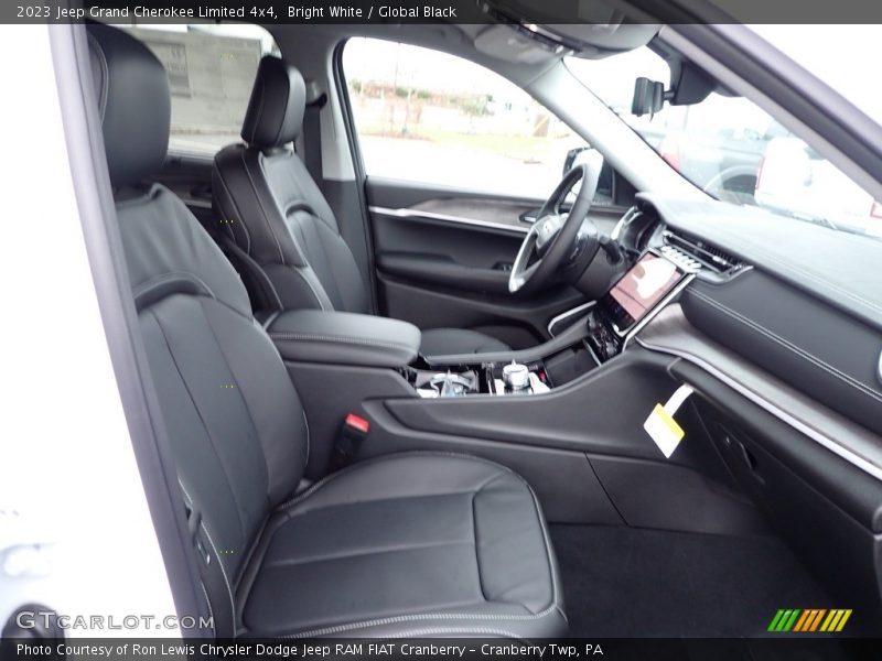 Bright White / Global Black 2023 Jeep Grand Cherokee Limited 4x4