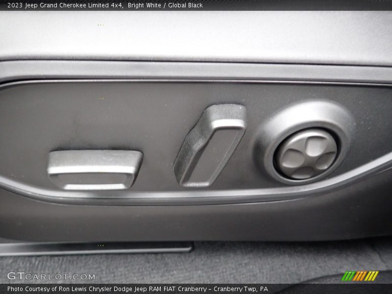 Bright White / Global Black 2023 Jeep Grand Cherokee Limited 4x4