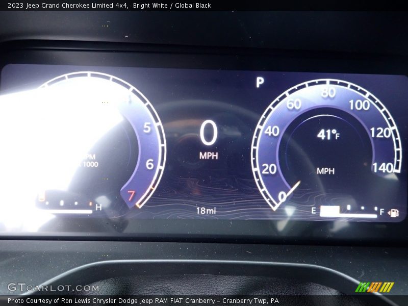 Bright White / Global Black 2023 Jeep Grand Cherokee Limited 4x4