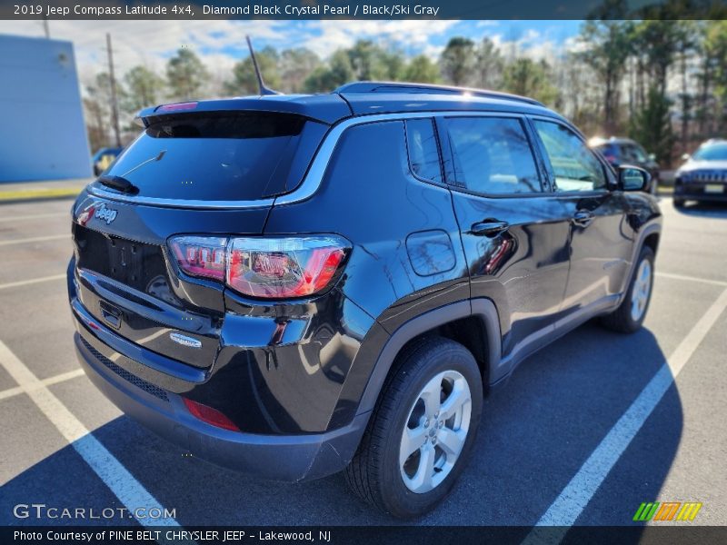 Diamond Black Crystal Pearl / Black/Ski Gray 2019 Jeep Compass Latitude 4x4