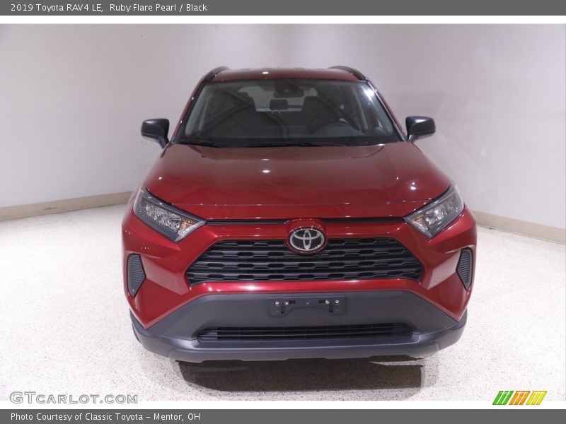 Ruby Flare Pearl / Black 2019 Toyota RAV4 LE