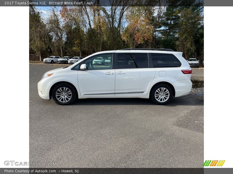 Blizzard White Pearl / Ash 2017 Toyota Sienna XLE