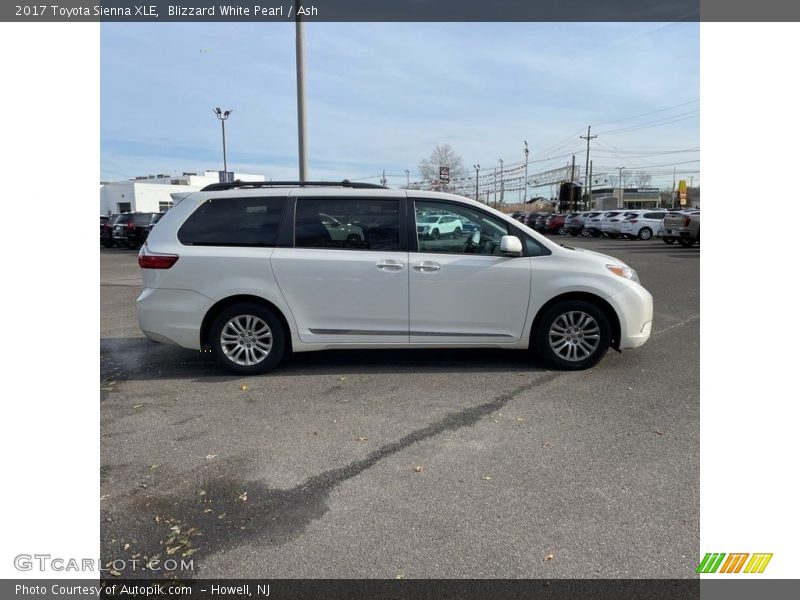 Blizzard White Pearl / Ash 2017 Toyota Sienna XLE