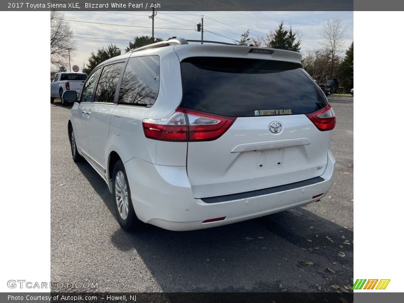 Blizzard White Pearl / Ash 2017 Toyota Sienna XLE