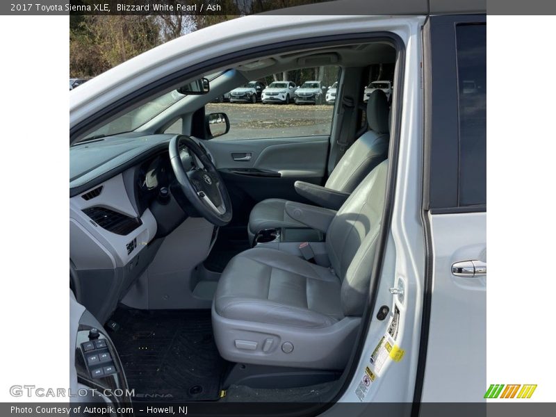 Blizzard White Pearl / Ash 2017 Toyota Sienna XLE