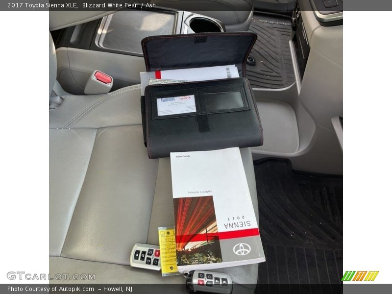 Blizzard White Pearl / Ash 2017 Toyota Sienna XLE