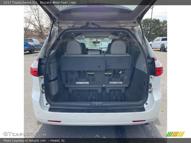 Blizzard White Pearl / Ash 2017 Toyota Sienna XLE