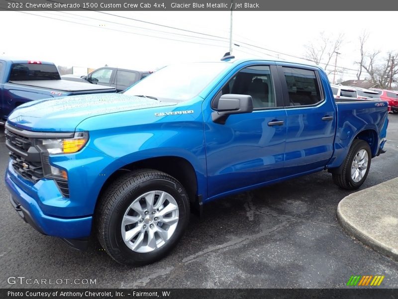 Front 3/4 View of 2022 Silverado 1500 Custom Crew Cab 4x4