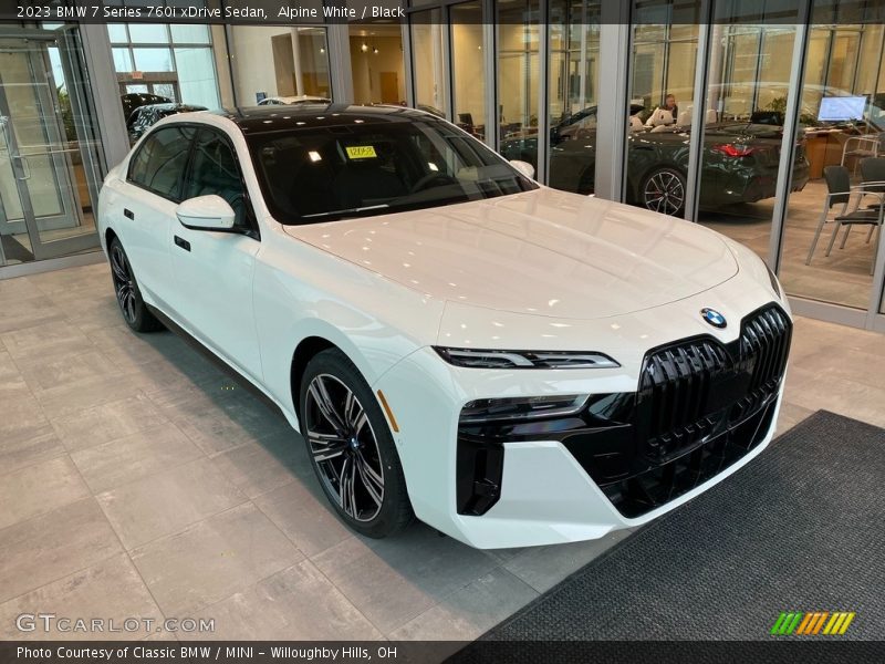 Front 3/4 View of 2023 7 Series 760i xDrive Sedan