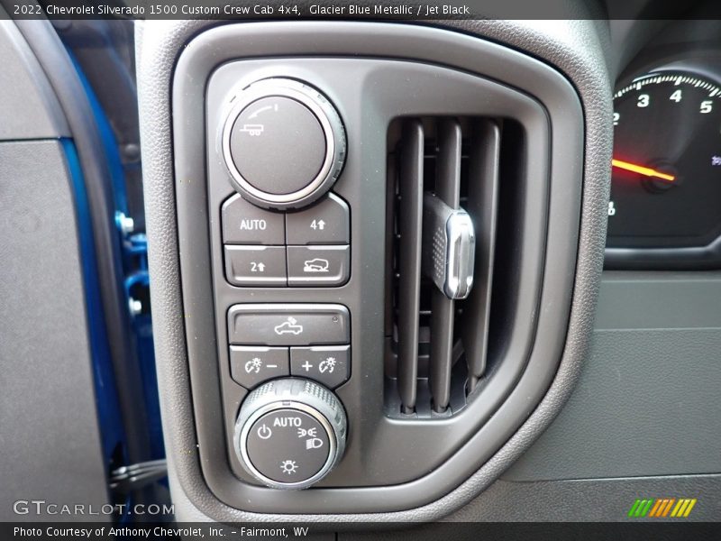 Controls of 2022 Silverado 1500 Custom Crew Cab 4x4