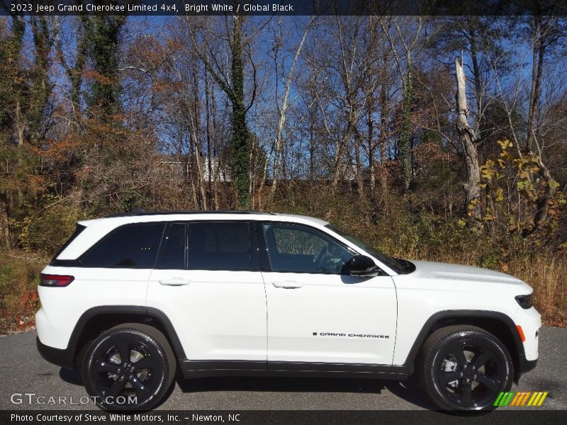 Bright White / Global Black 2023 Jeep Grand Cherokee Limited 4x4
