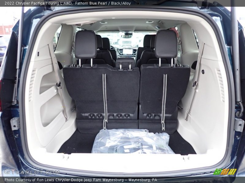  2022 Pacifica Touring L AWD Trunk