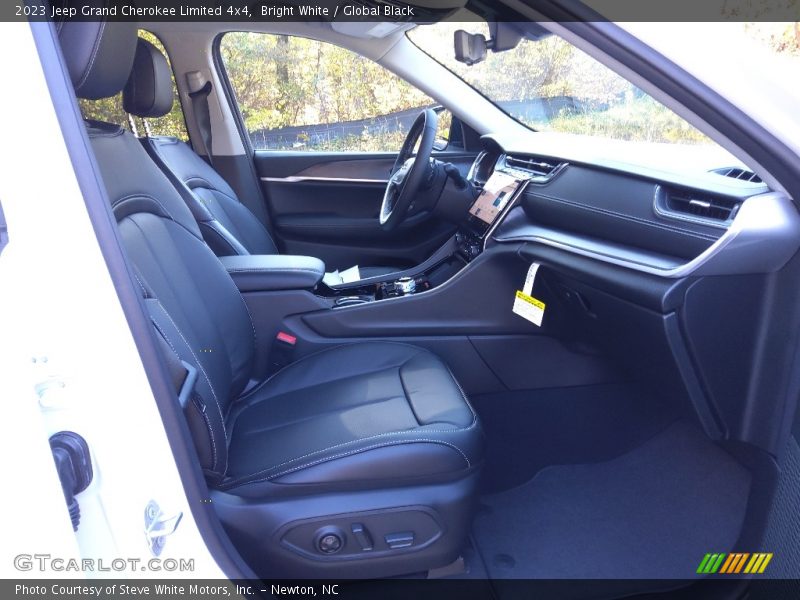Bright White / Global Black 2023 Jeep Grand Cherokee Limited 4x4