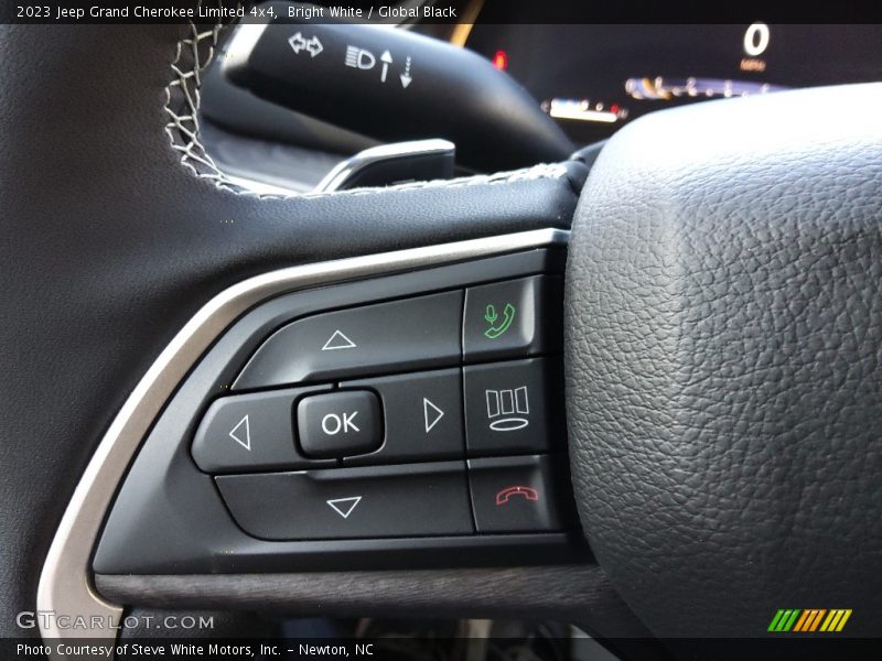 Bright White / Global Black 2023 Jeep Grand Cherokee Limited 4x4