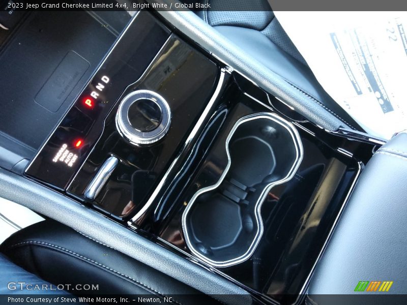 Bright White / Global Black 2023 Jeep Grand Cherokee Limited 4x4