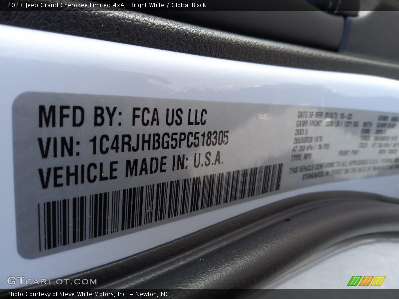 Bright White / Global Black 2023 Jeep Grand Cherokee Limited 4x4