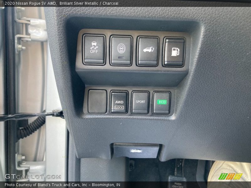 Brilliant Silver Metallic / Charcoal 2020 Nissan Rogue SV AWD