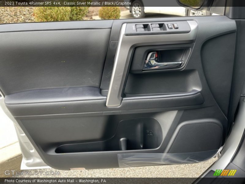 Classic Silver Metallic / Black/Graphite 2023 Toyota 4Runner SR5 4x4