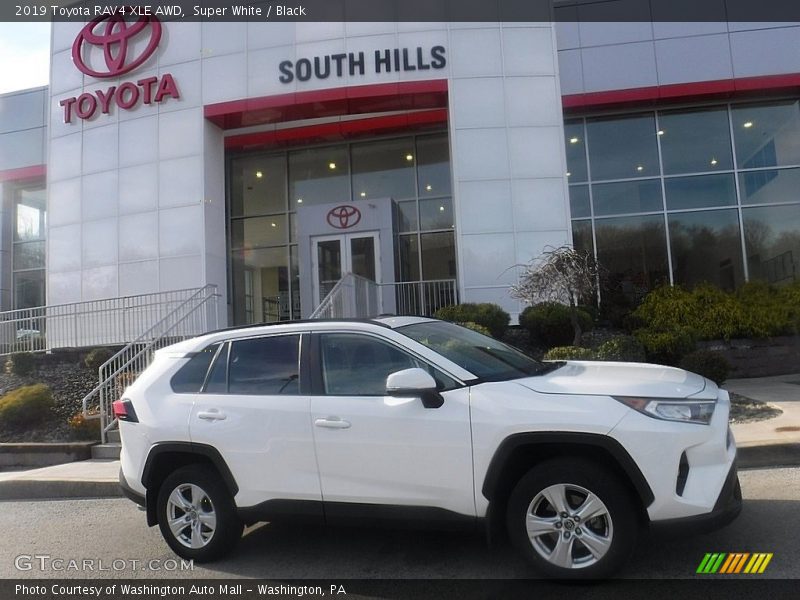 Super White / Black 2019 Toyota RAV4 XLE AWD