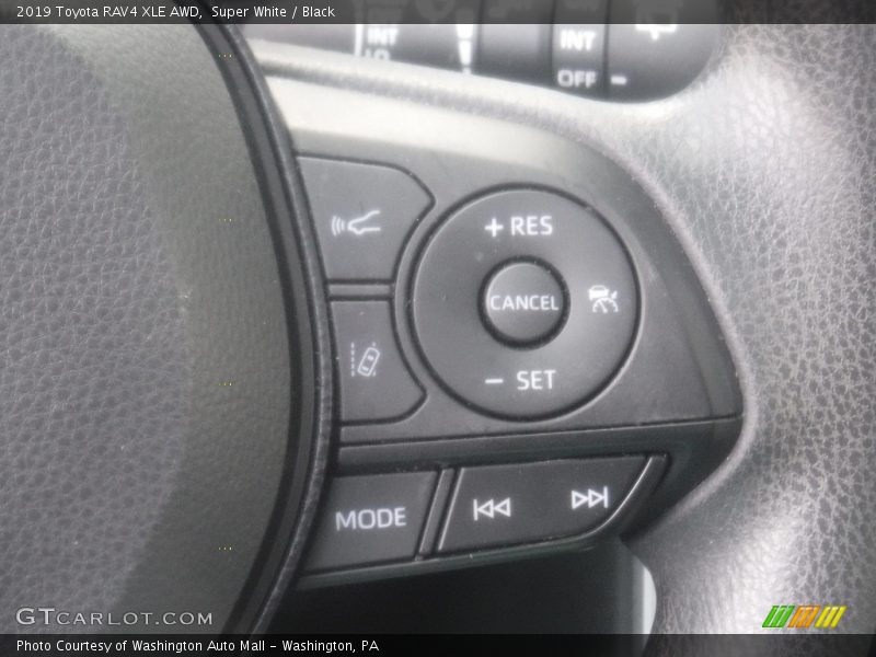 Super White / Black 2019 Toyota RAV4 XLE AWD
