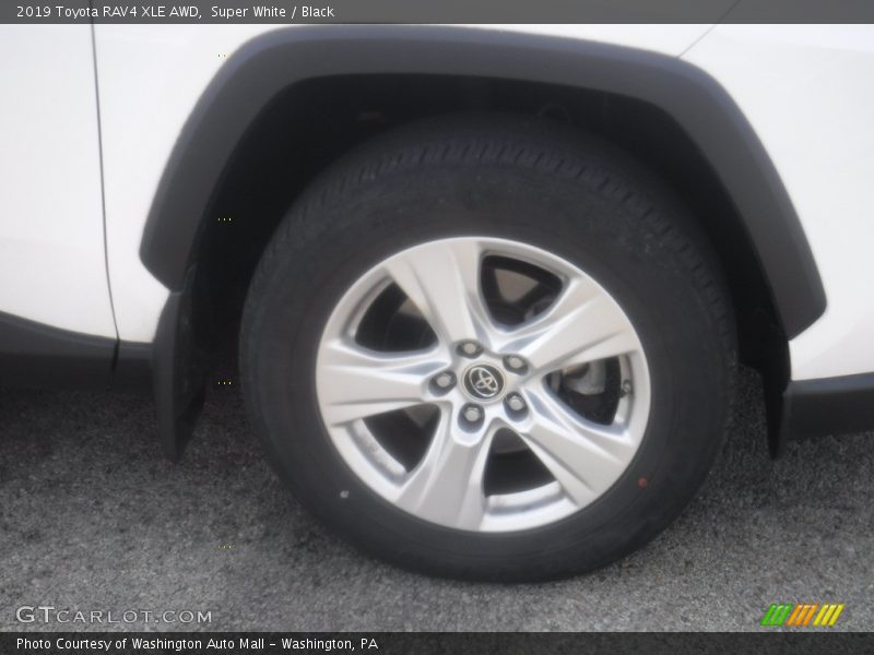 Super White / Black 2019 Toyota RAV4 XLE AWD