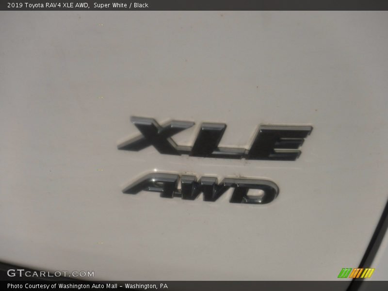 Super White / Black 2019 Toyota RAV4 XLE AWD