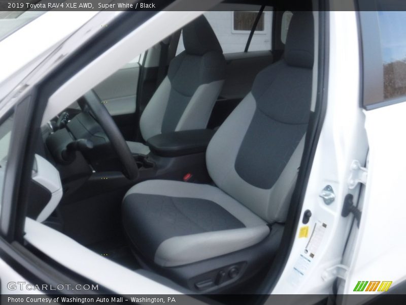 Super White / Black 2019 Toyota RAV4 XLE AWD