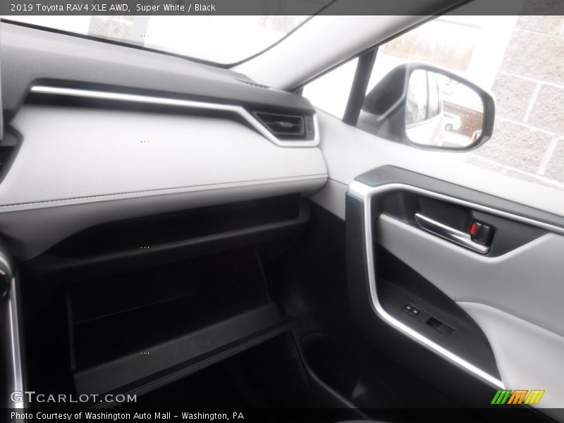 Super White / Black 2019 Toyota RAV4 XLE AWD