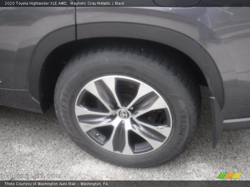 Magnetic Gray Metallic / Black 2020 Toyota Highlander XLE AWD