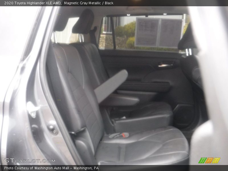 Magnetic Gray Metallic / Black 2020 Toyota Highlander XLE AWD