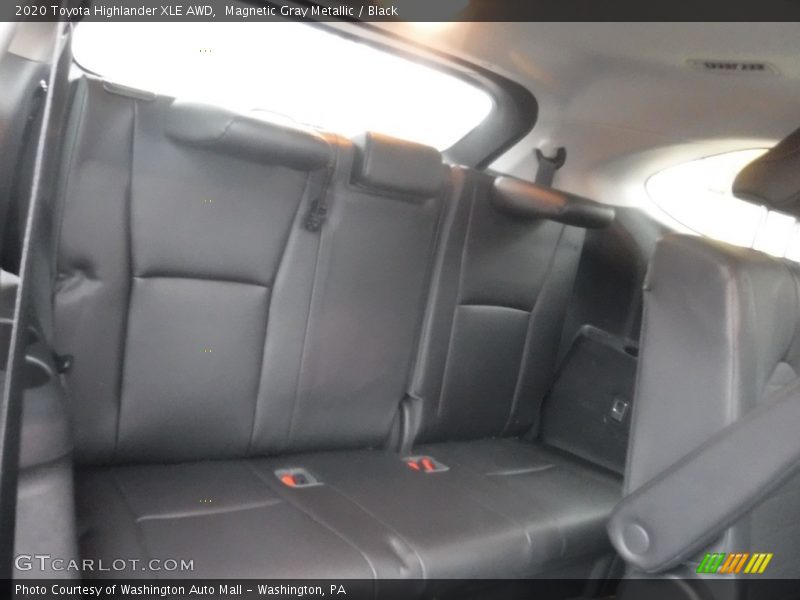 Magnetic Gray Metallic / Black 2020 Toyota Highlander XLE AWD