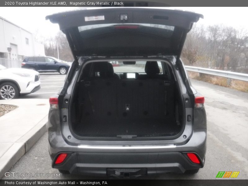 Magnetic Gray Metallic / Black 2020 Toyota Highlander XLE AWD