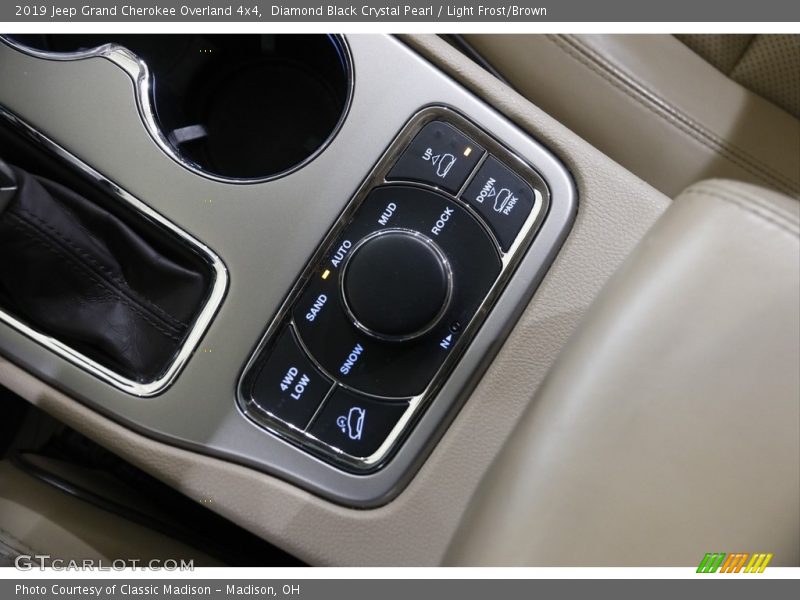 Diamond Black Crystal Pearl / Light Frost/Brown 2019 Jeep Grand Cherokee Overland 4x4
