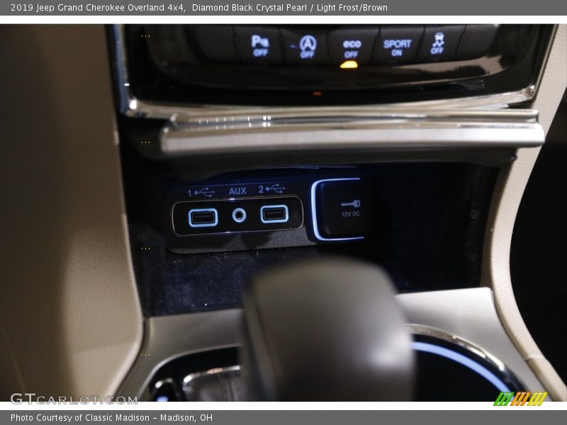 Diamond Black Crystal Pearl / Light Frost/Brown 2019 Jeep Grand Cherokee Overland 4x4