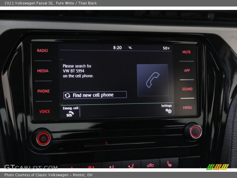 Pure White / Titan Black 2021 Volkswagen Passat SE