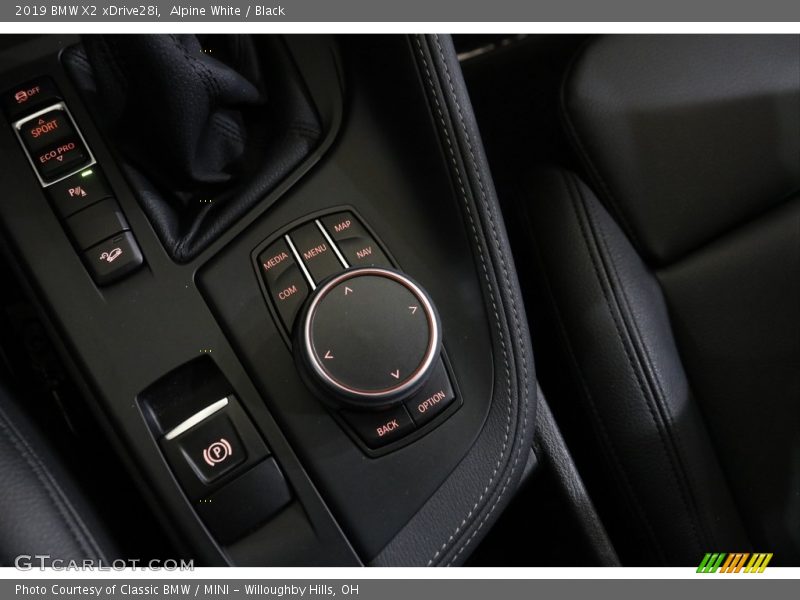 Alpine White / Black 2019 BMW X2 xDrive28i