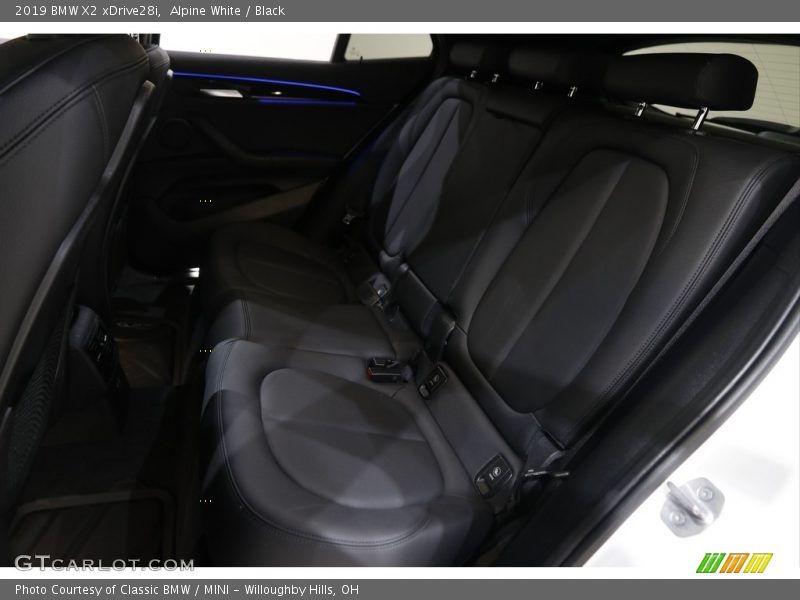 Alpine White / Black 2019 BMW X2 xDrive28i