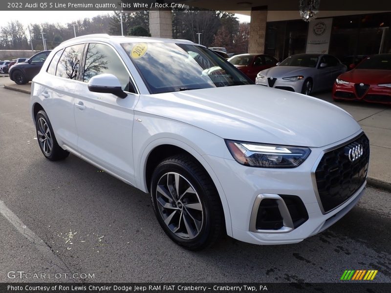 Front 3/4 View of 2022 Q5 S Line Premium quattro