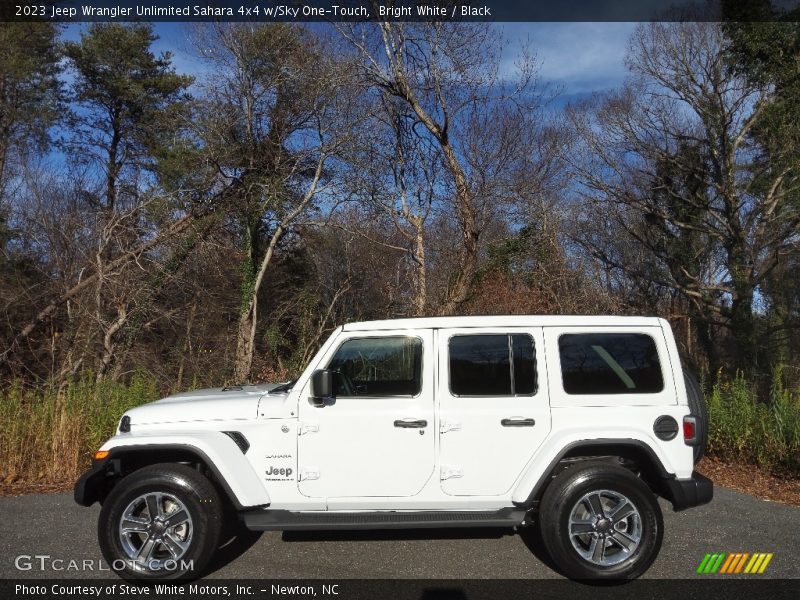 Bright White / Black 2023 Jeep Wrangler Unlimited Sahara 4x4 w/Sky One-Touch