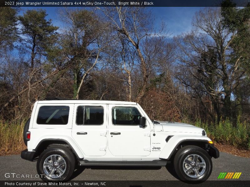 Bright White / Black 2023 Jeep Wrangler Unlimited Sahara 4x4 w/Sky One-Touch