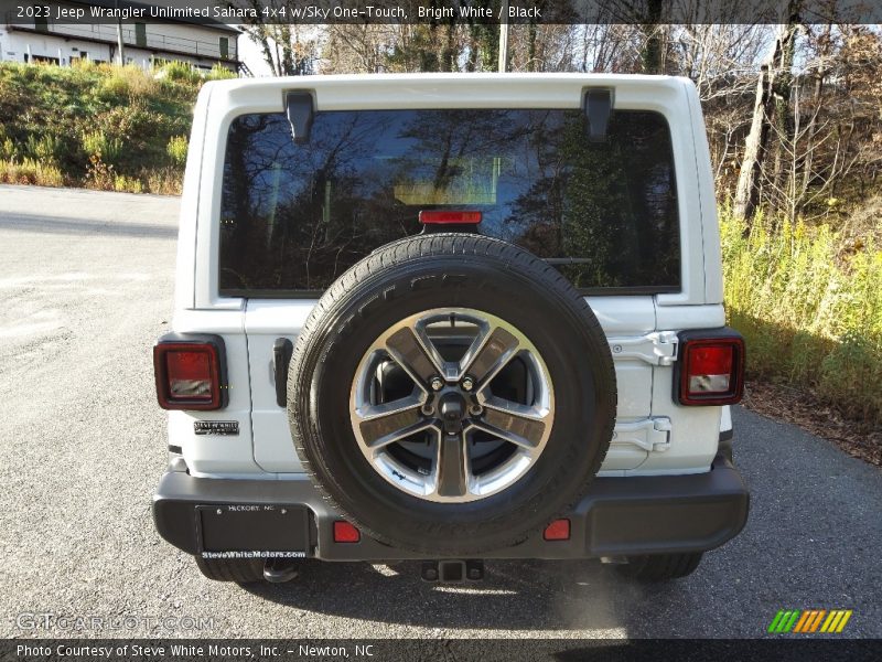 Bright White / Black 2023 Jeep Wrangler Unlimited Sahara 4x4 w/Sky One-Touch
