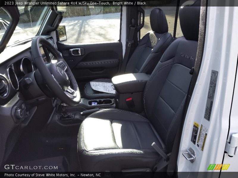 Bright White / Black 2023 Jeep Wrangler Unlimited Sahara 4x4 w/Sky One-Touch